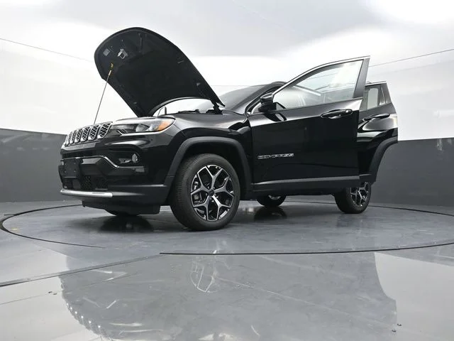 New 2026 Diamond Black Crystal Pearl-Coat Exterior Paint Jeep Limited image 31