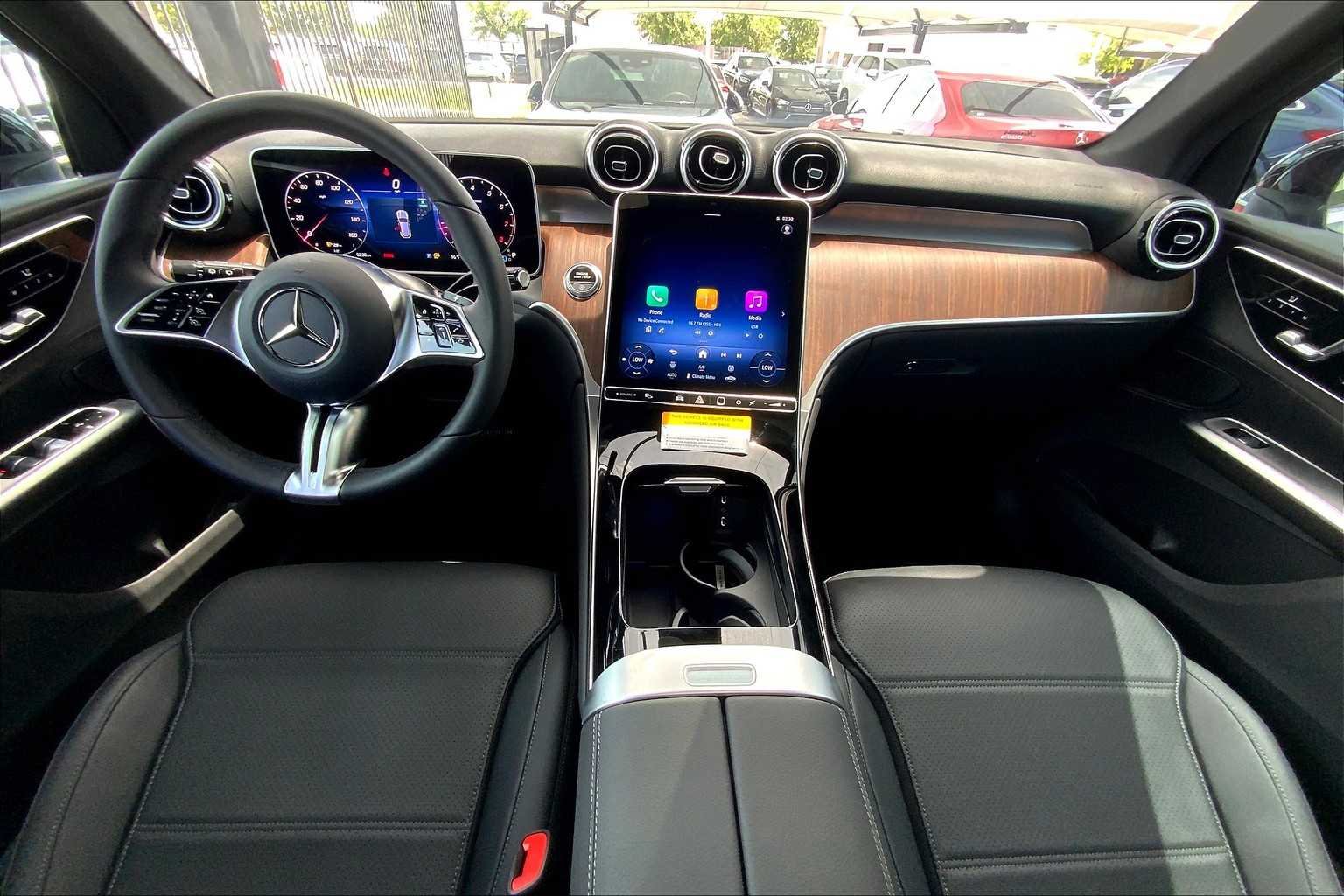 2025 Mercedes-Benz GLC Base - Photo 8