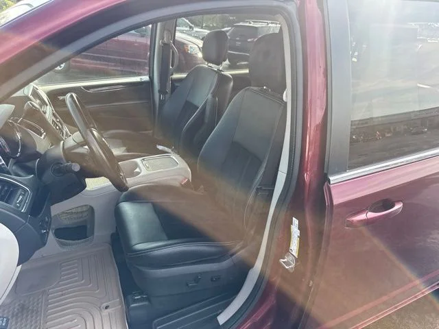 Used 2018 Red Dodge SXT image 7