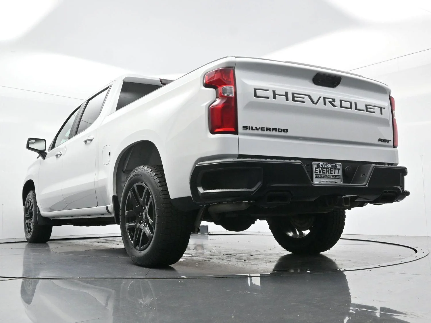 Used 2023 Summit White Chevrolet RST image 44