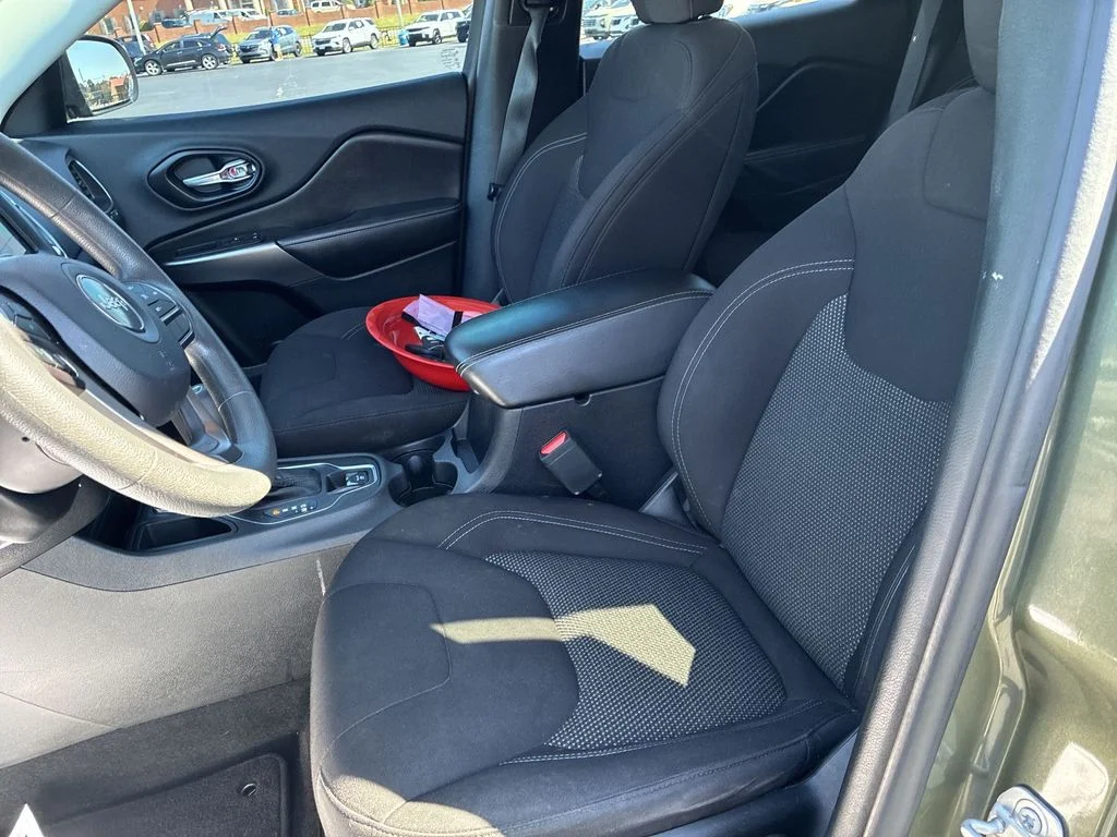Used 2020 Green Jeep Latitude image 11