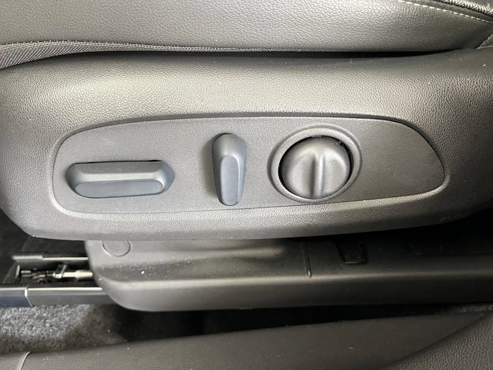 Used 2025 Ocean Blue Metallic Buick Preferred image 5