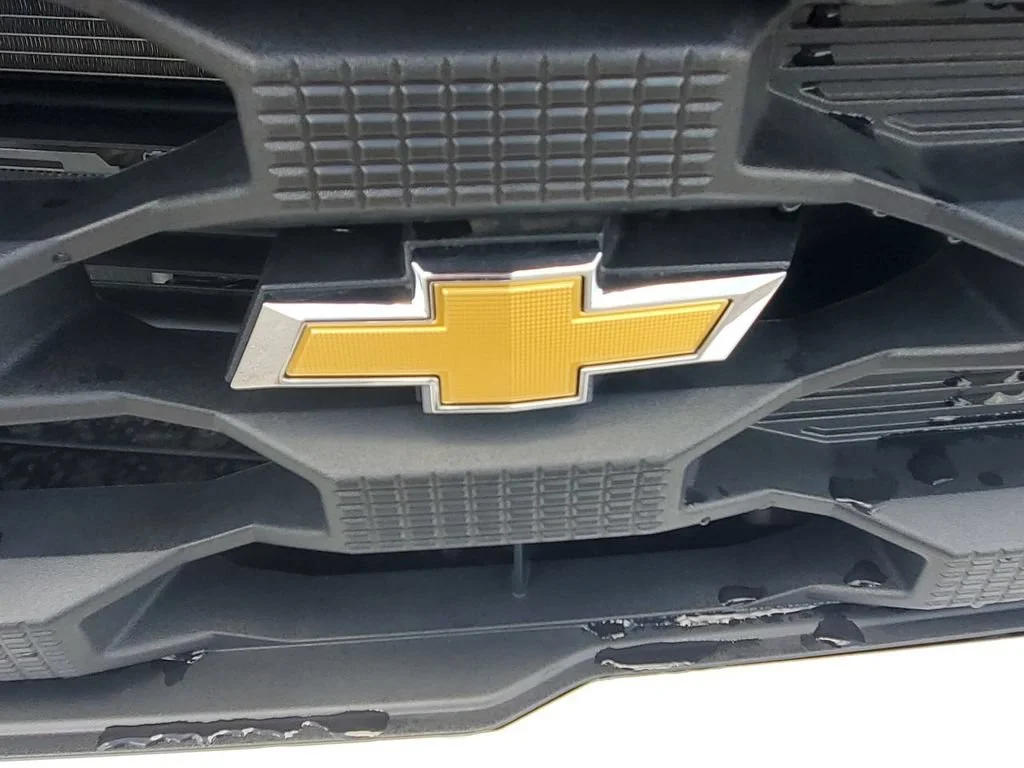 New 2026 Summit White Chevrolet WT image 29