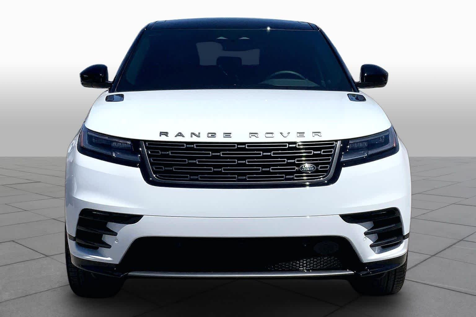New 2026 Fuji White LAND ROVER Dynamic SE image 3