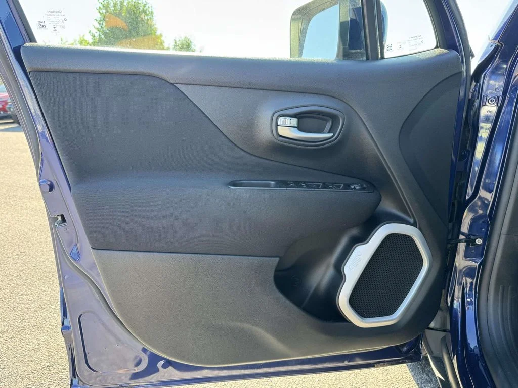 Used 2019 Blue Jeep Latitude image 26