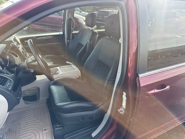 Used 2018 Red Dodge SXT image 7