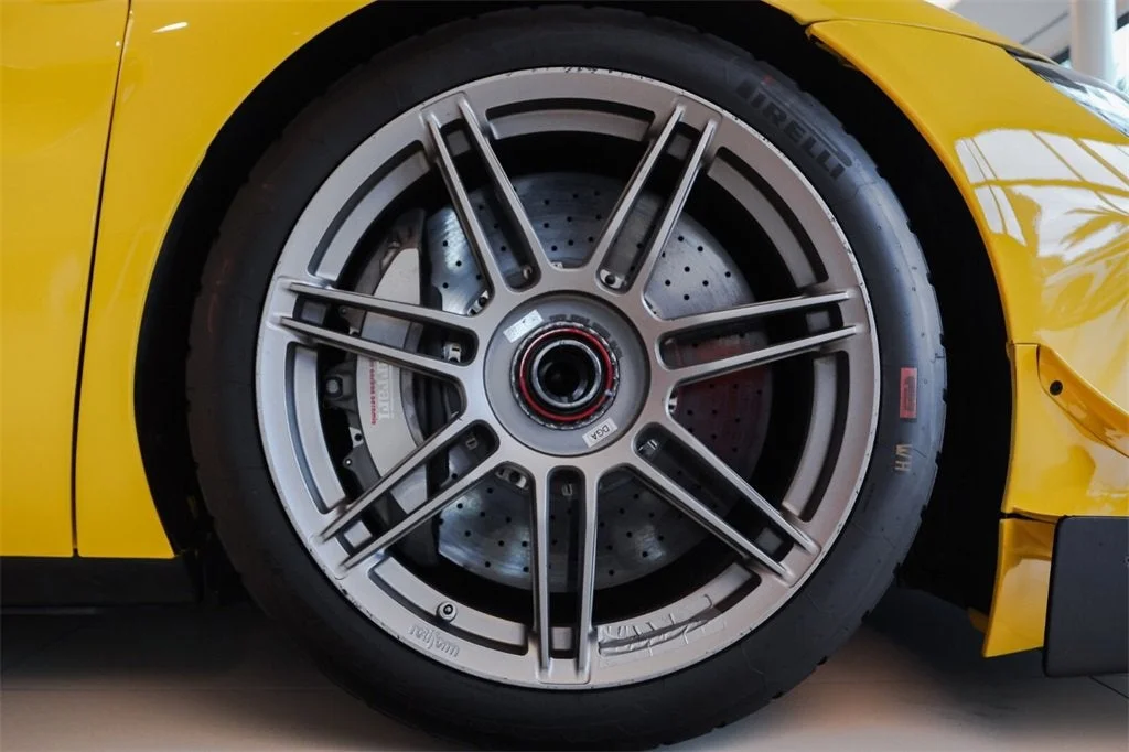 Used 2023 Giallo Modena Ferrari  image 13