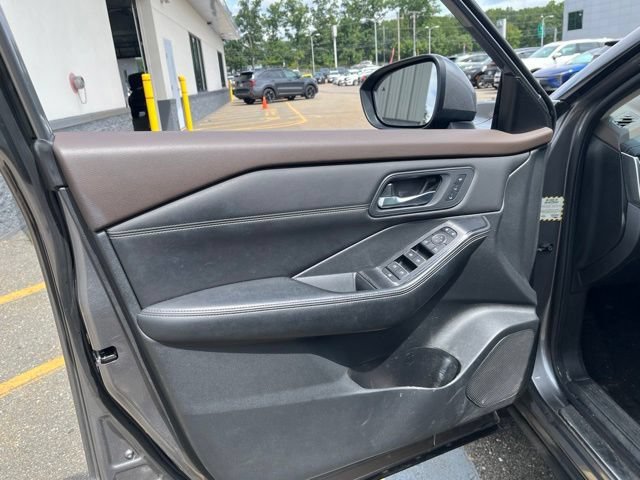 Used 2023 Gun Metallic Nissan SL image 10