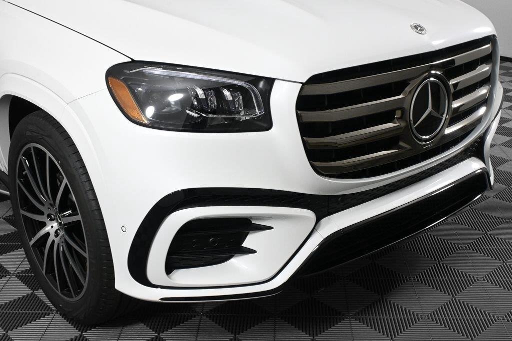 New 2026 MANUFAKTUR Moonlight White Metallic Mercedes-Benz GLS 450 image 36