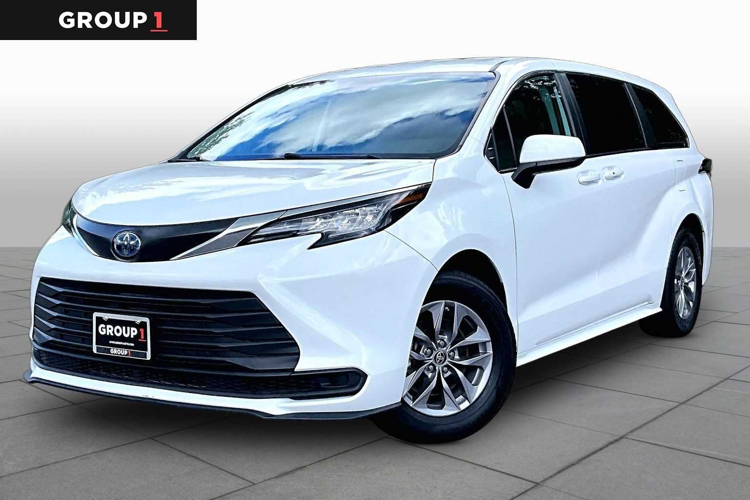 2023 Toyota Sienna LE