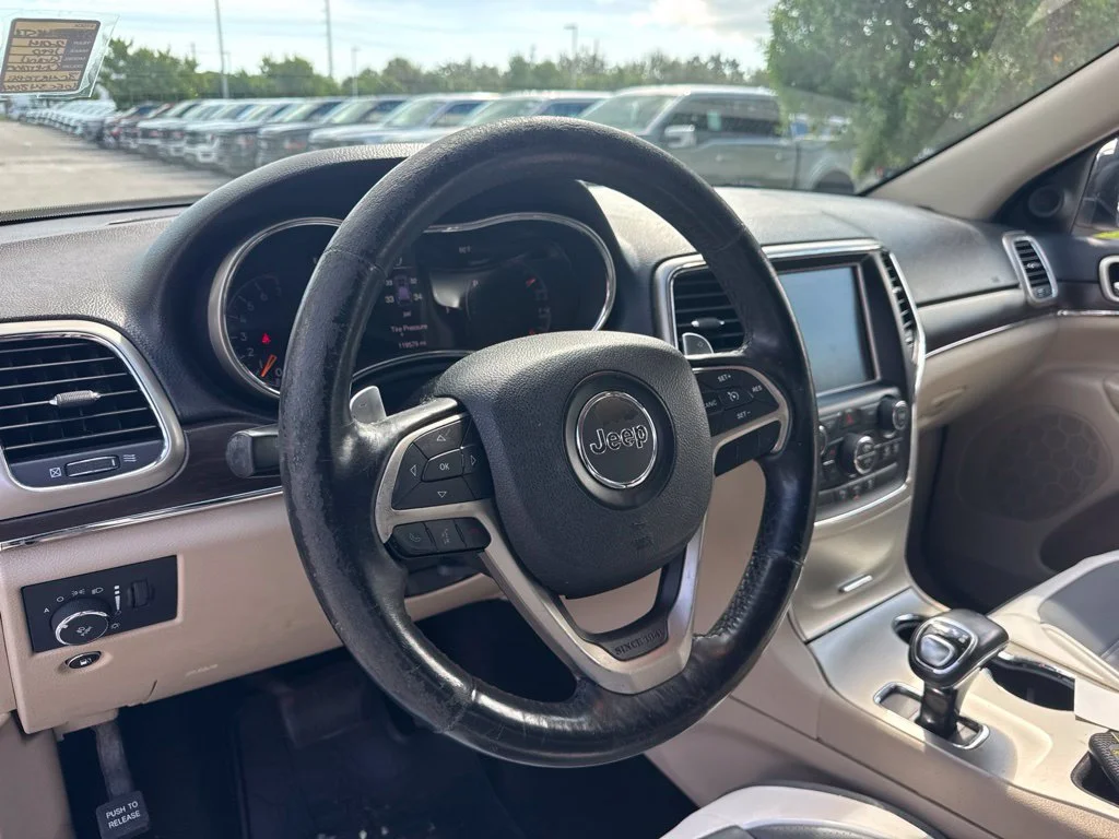 Used 2014 Bright White Clearcoat Jeep Limited image 9