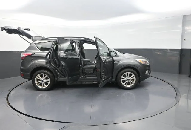 Used 2018 Gray Ford SE image 35