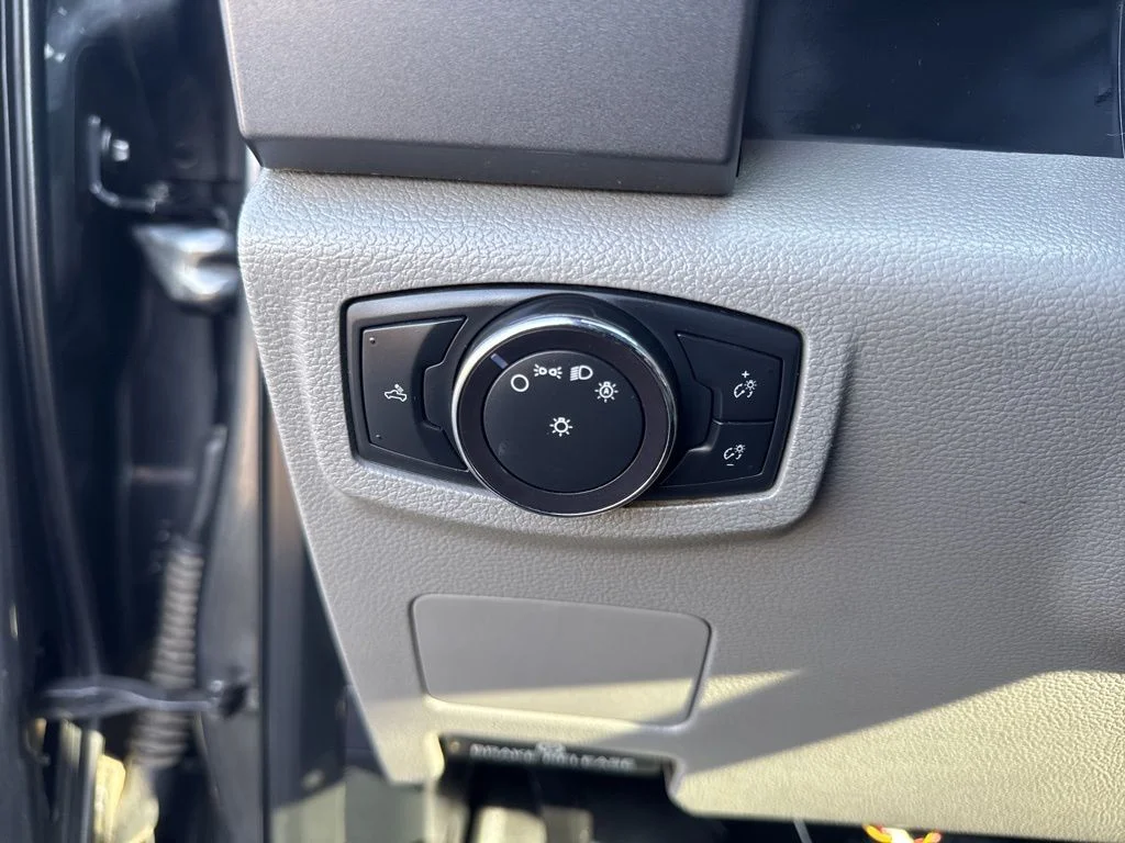 Used 2019 Magnetic Metallic Ford XLT image 24