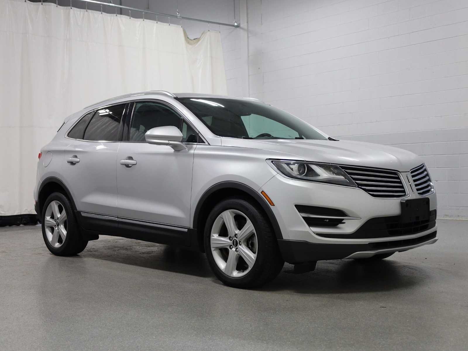 Used 2016 Ingot Silver Metallic Lincoln Premier image 13