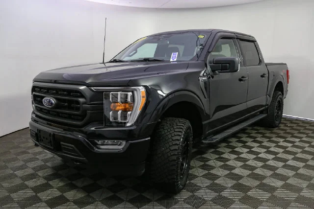 Used 2022 Black Ford XLT image 5