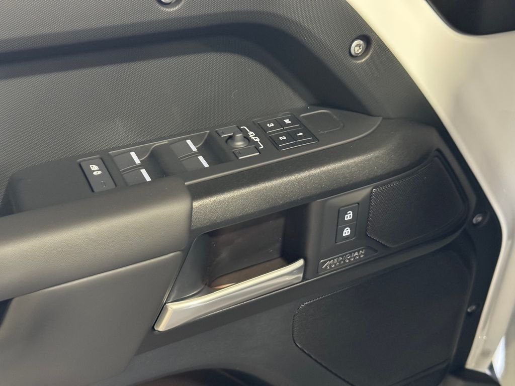 New 2026 Fuji White Land Rover V8 image 11