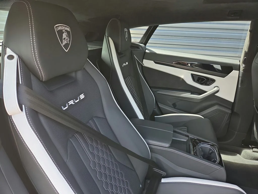 Used 2024 White Lamborghini S image 21