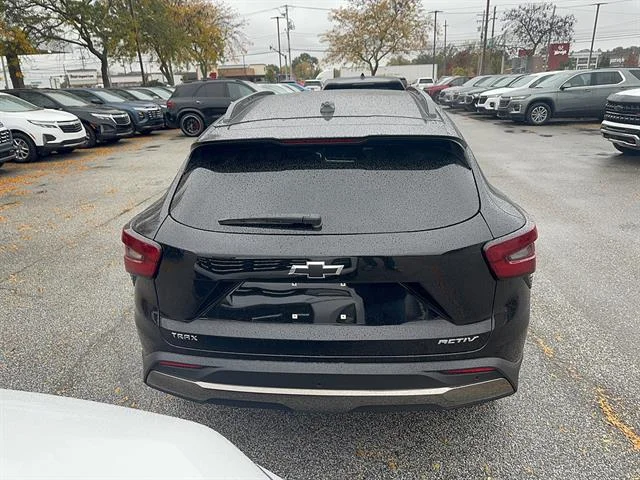 New 2026 Mosaic Black Metallic Chevrolet ACTIV image 4