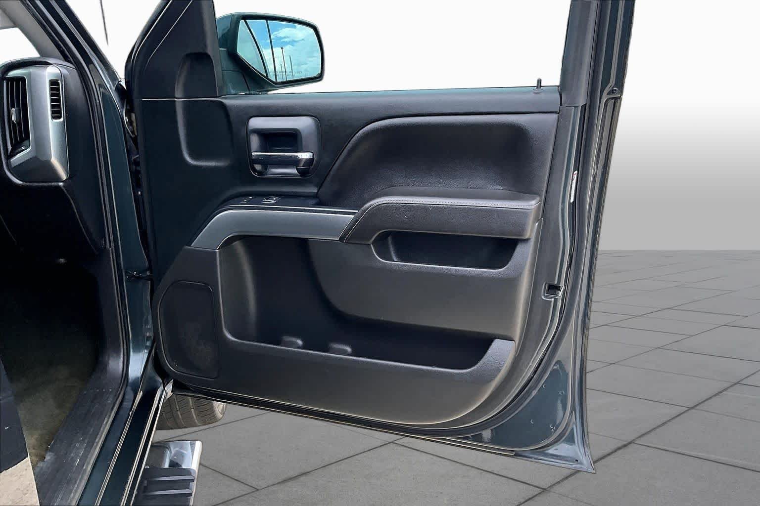 Used 2018 Graphite Metallic Chevrolet LT image 22