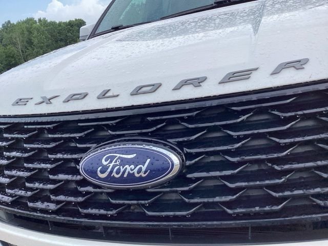 Used 2019 White Platinum Clearcoat Metallic Ford Sport image 4