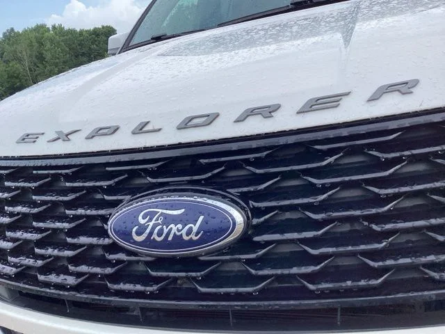 Used 2019 White Ford Sport image 4