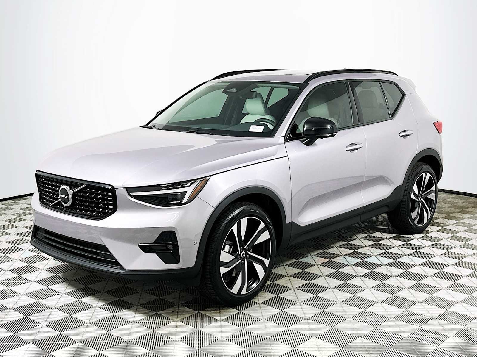 New 2026 Aurora Silver Volvo Ultra image 3