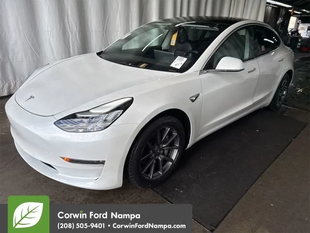 Used 2019 White Tesla Standard Range Plus image 1