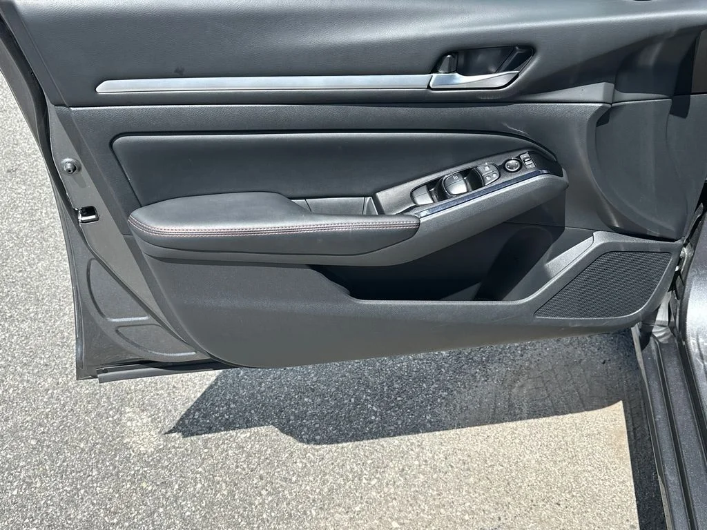 Used 2025 Gray Nissan 2.5 SR image 10