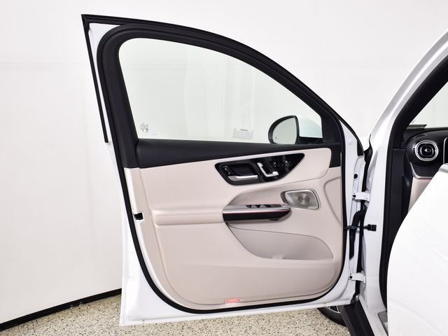 New 2027 Polar White Mercedes-Benz GLC 300 image 17