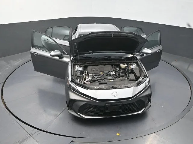 Used 2025  Toyota SE image 40