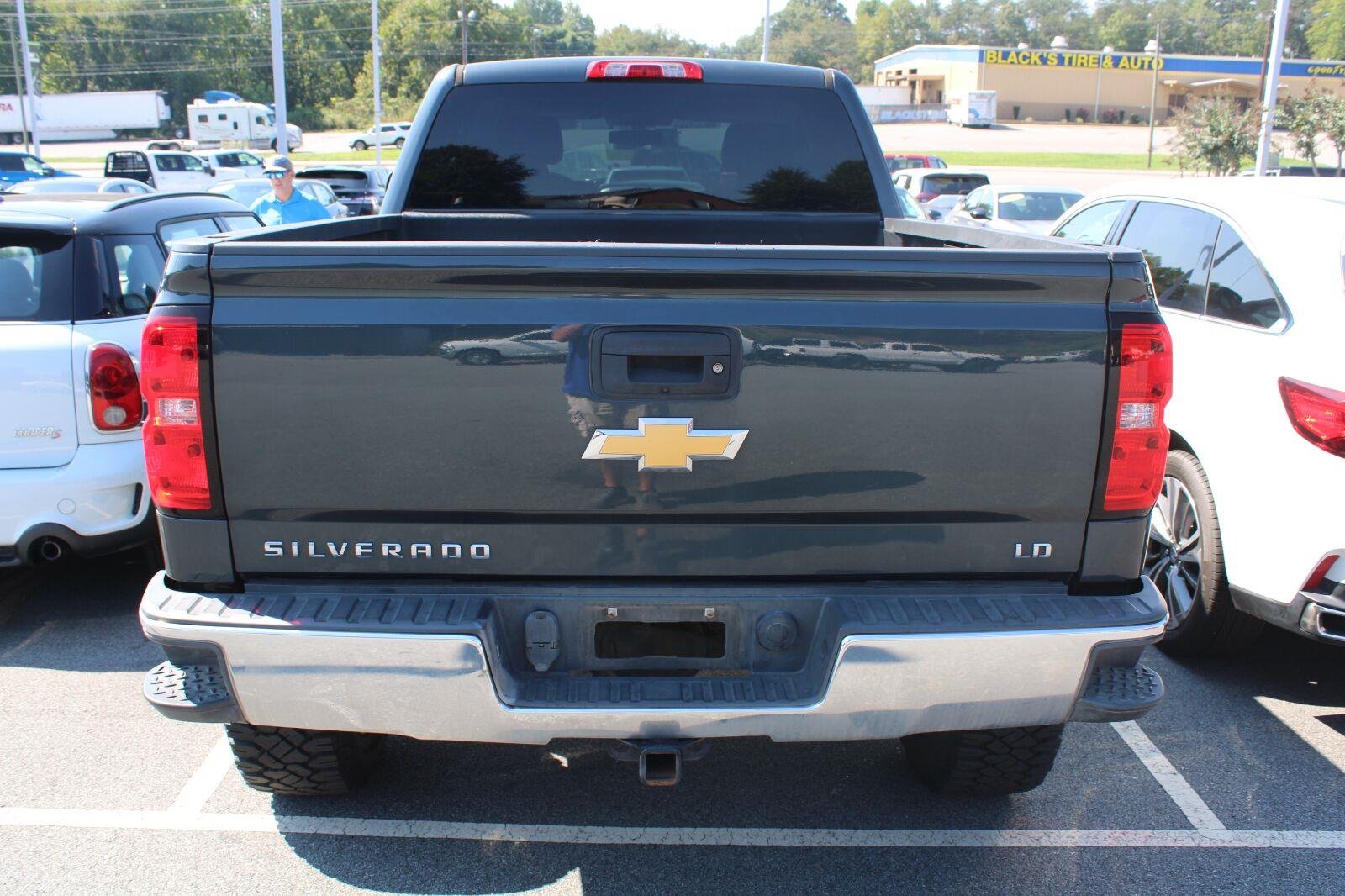 Used 2019 Graphite Metallic Chevrolet LT image 7