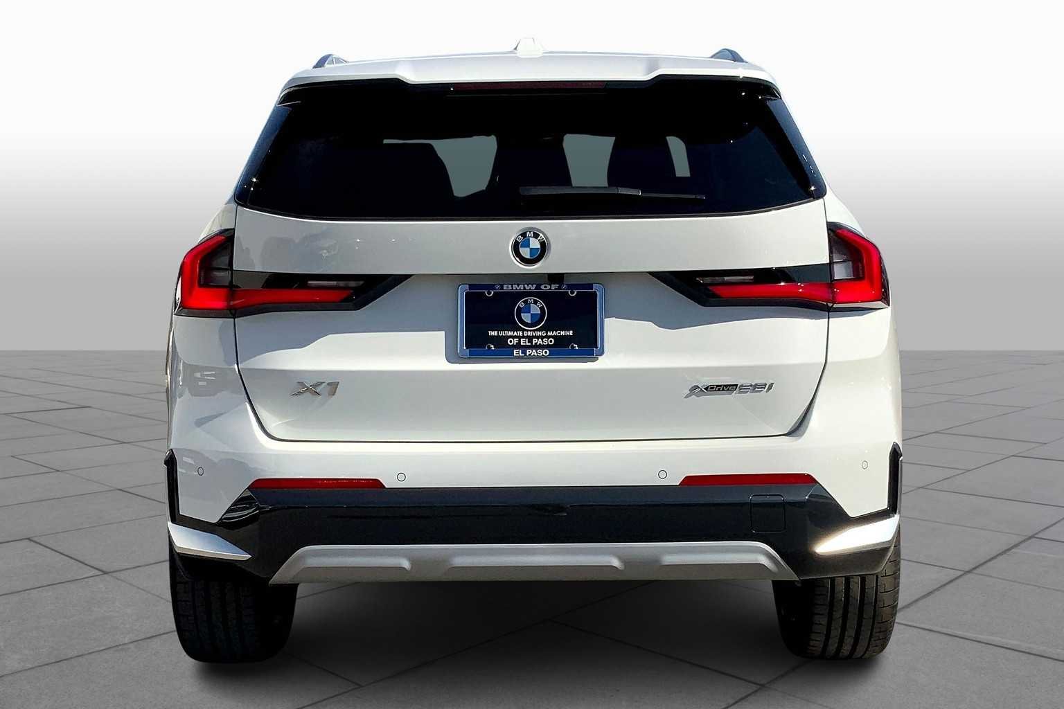 New 2025 Alpine White BMW xDrive28i image 4