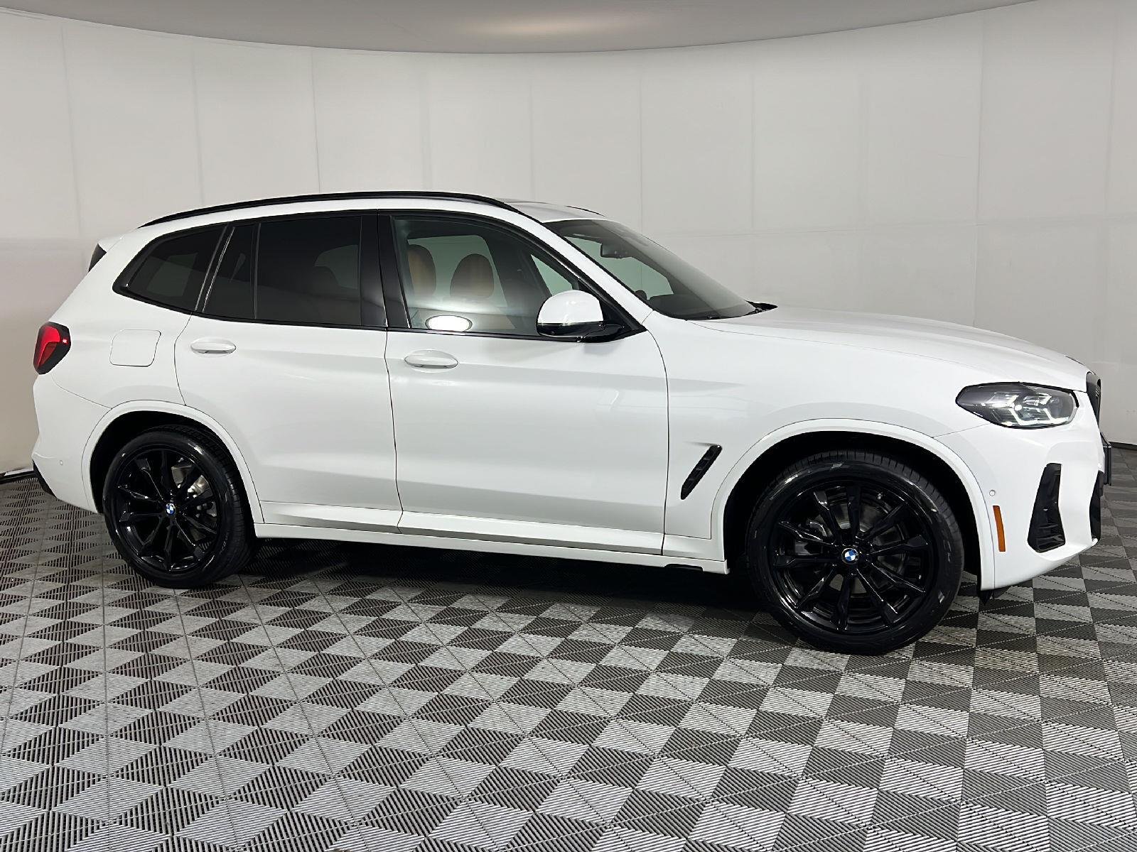 Used 2023 Alpine White BMW xDrive30i image 3