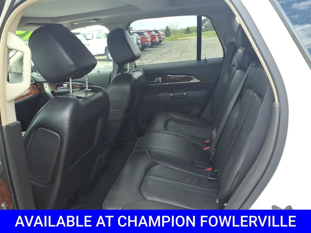 Used 2015 White Lincoln Base image 8