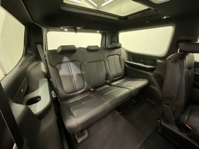 New 2026 Baltic-Gray Metallic Clear-Coat Exterior Paint Jeep Upland image 26