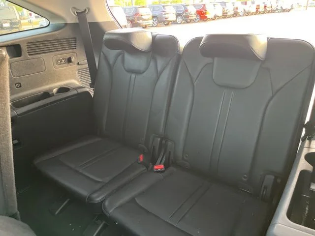 Used 2023 Black Kia X-Line S image 35