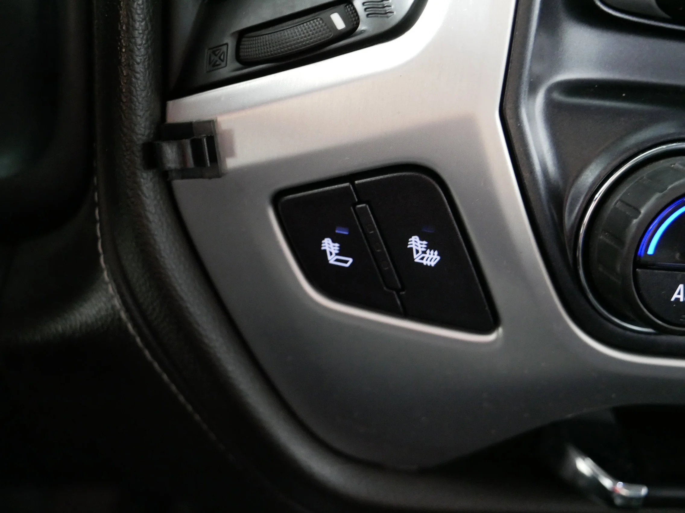 Used 2019 Summit White GMC SLE image 29