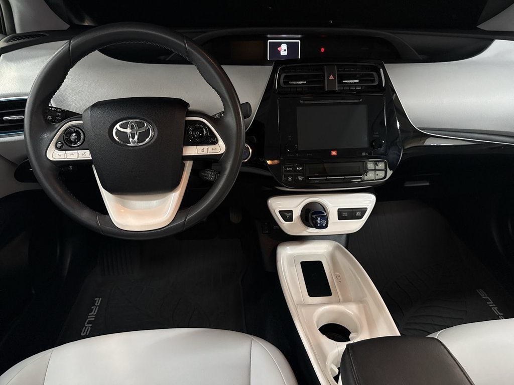 Used 2017 Pearl Toyota Four image 23