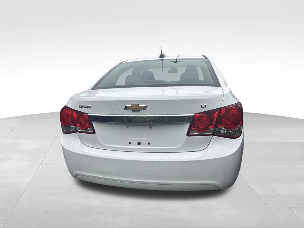 Used 2015 White Chevrolet 1LT image 4