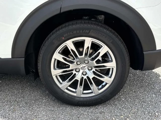 New 2026 Star White Metallic Tri-Coat Ford Platinum™ image 15