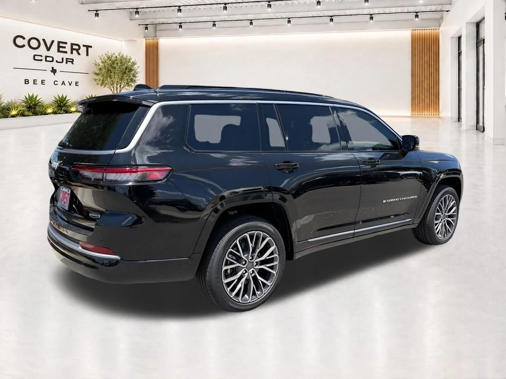 New 2026 Diamond Black Crystal Pearl-Coat Exterior Paint Jeep Summit image 13