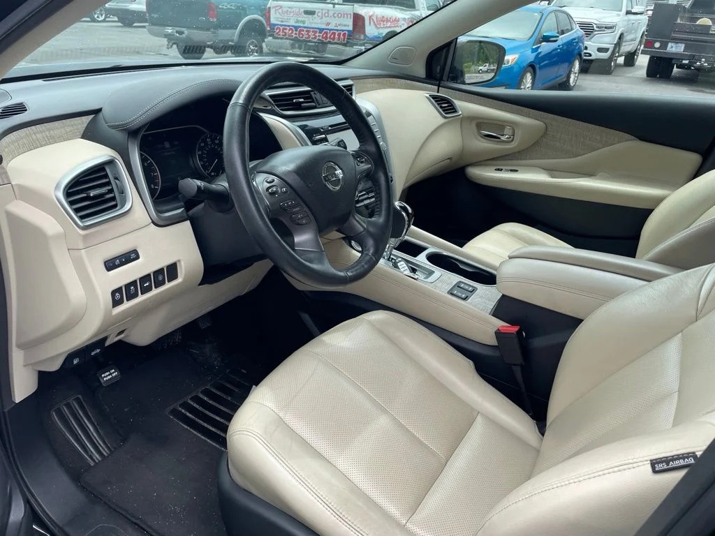 Used 2020 Black Nissan SL image 5