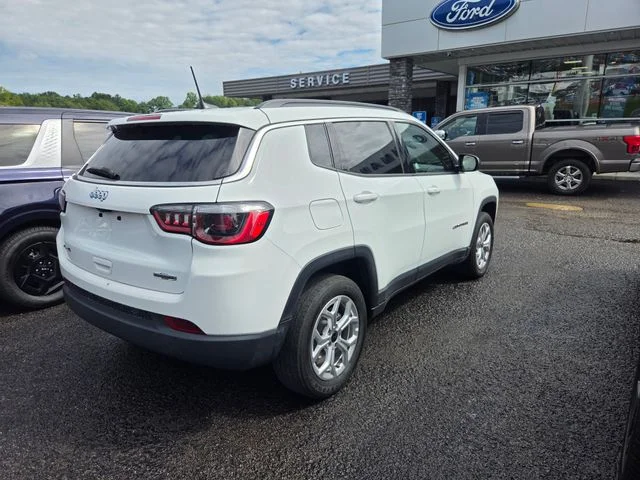 Used 2025 Bright White Clearcoat Jeep Latitude image 3