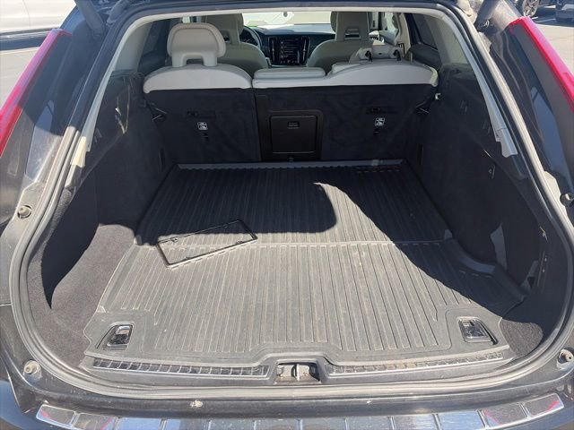 Used 2018  Volvo T6INSCRIPT image 9
