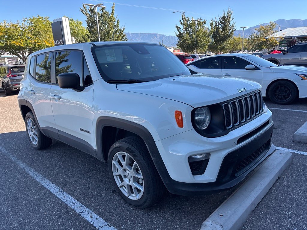 Used 2023 White Jeep Latitude image 1