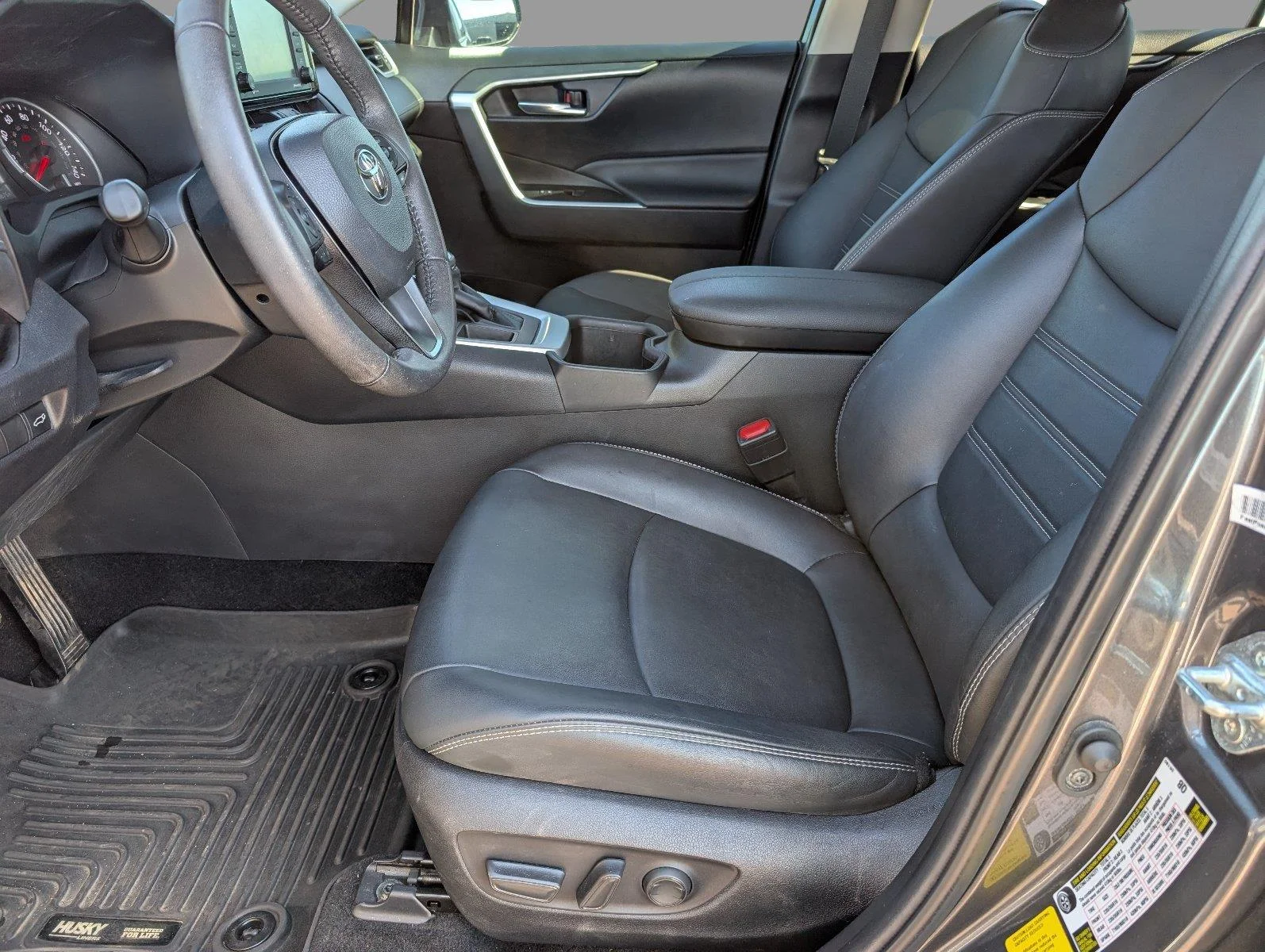 Used 2022 Magnetic Gray Metallic Toyota XLE Premium image 3