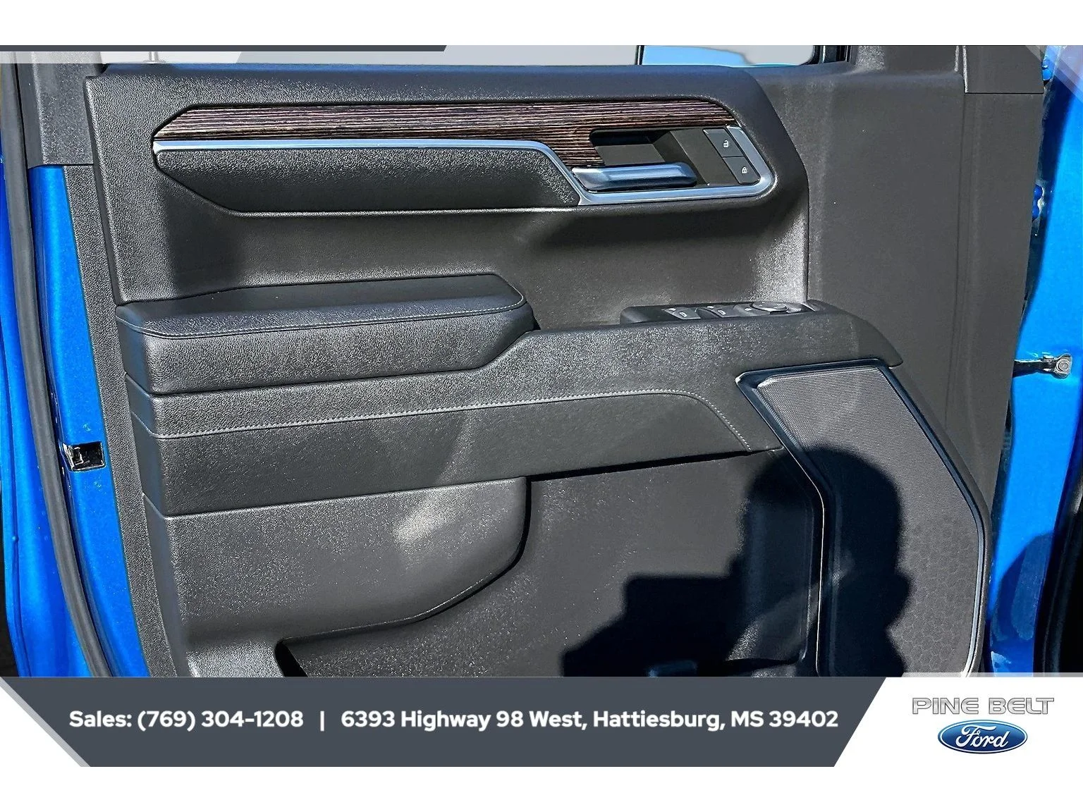 Used 2024 Dynamic Blue Metallic GMC Elevation image 18