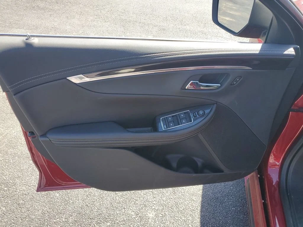 Used 2019 CAJUN RED TINTCOAT Chevrolet LT image 27