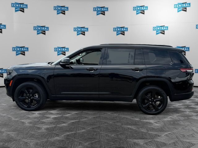 Used 2023 Black Jeep Limited image 3