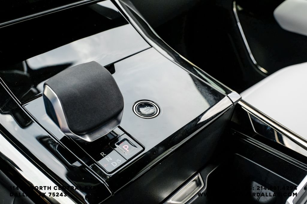 New 2026 Santorini Black Metallic Land Rover SE image 24